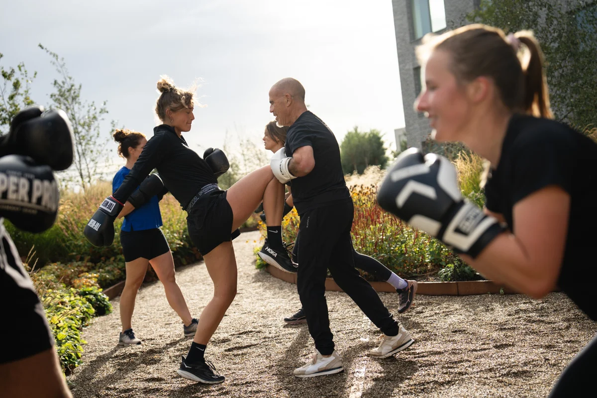 Fit de zomer in met buurtbewoners in Hero van Breda
