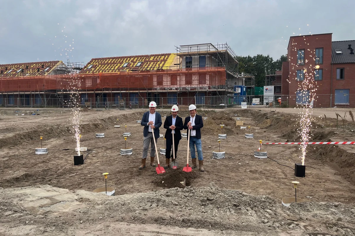 Start bouw 20 houtbouw woningen in Rebel fase 3A feestelijk gevierd